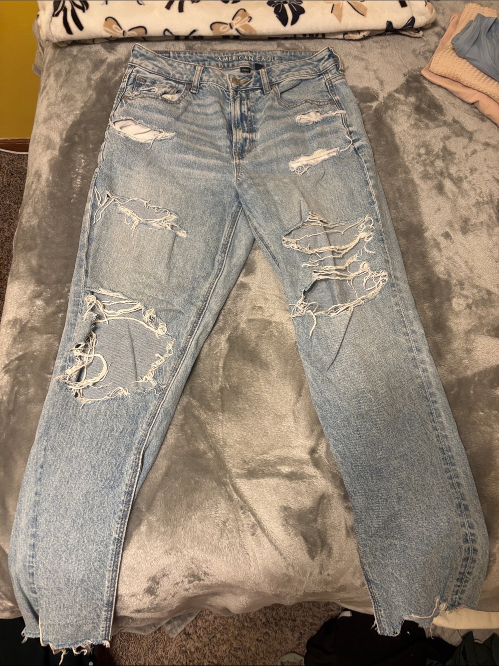 American Eagle Outfitters Light Blue Distressed Boyfriend Jeans